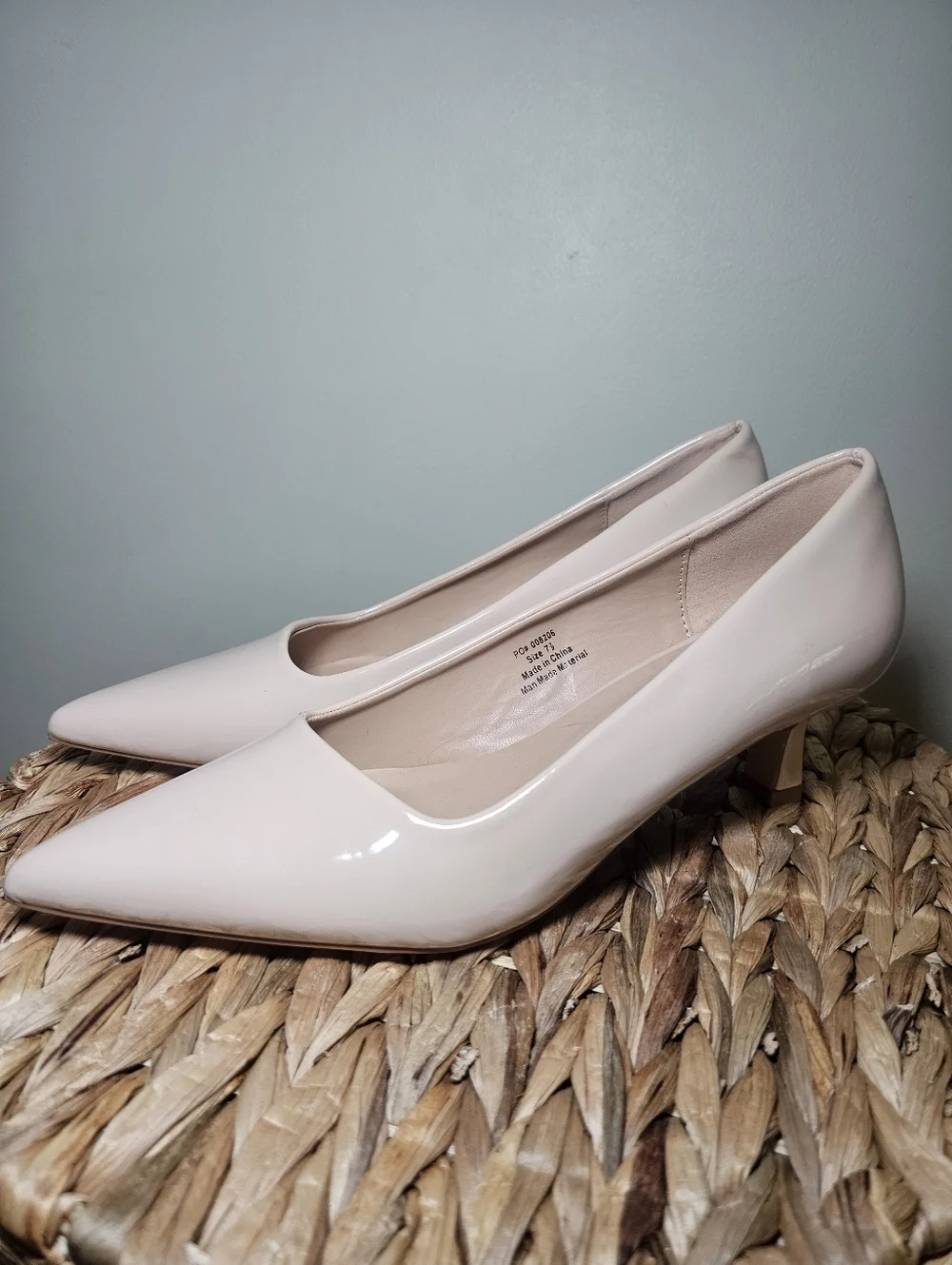 Journee Collection Nude Patent Kitten Heel Pumps Size 7.5 Pointed Toe Classic